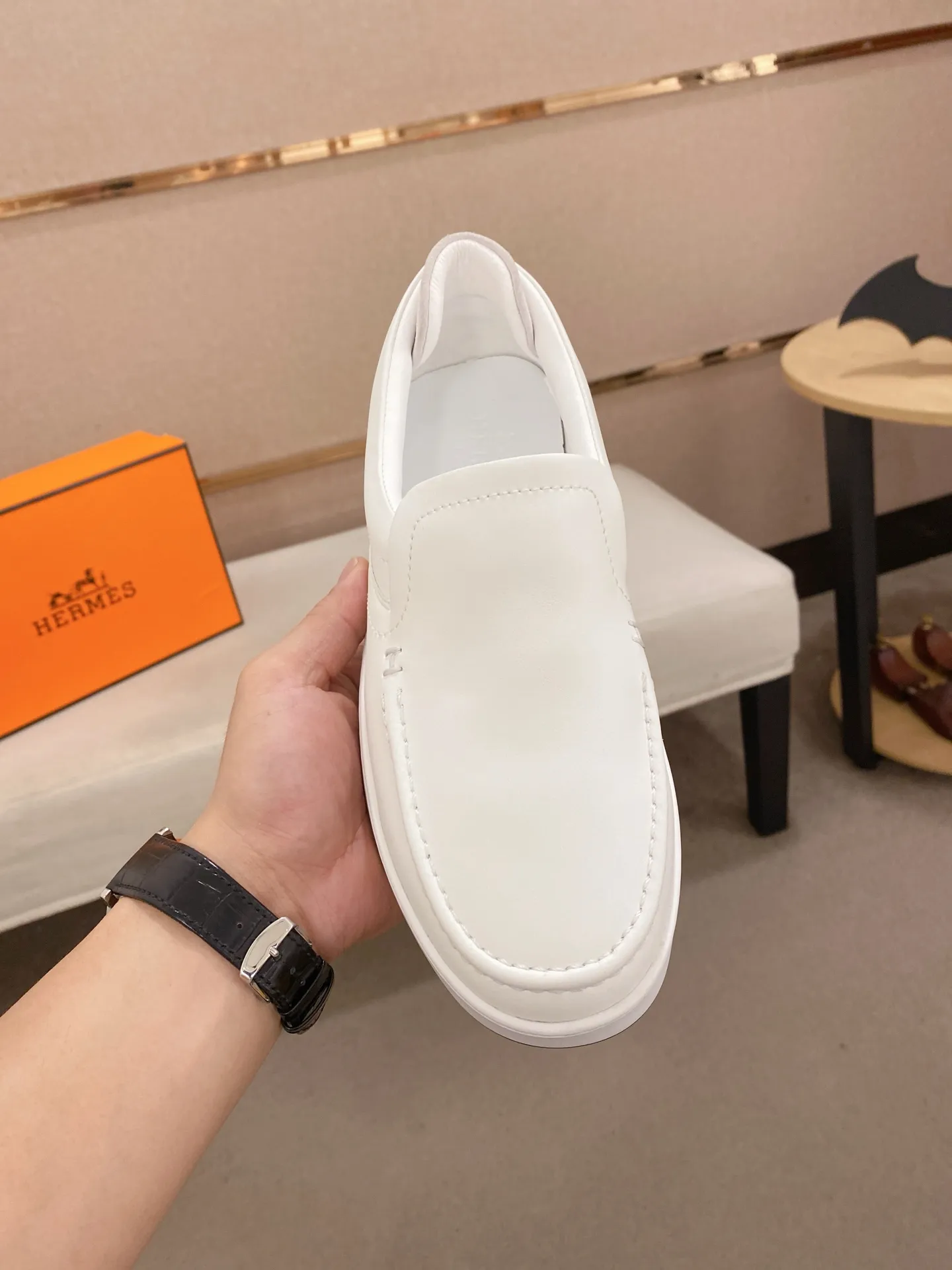Men's clothing and shoes💰: 442💰《HERMES》【Classic original single version】Hermès; top 🔝purchase agent🔍🔍men's latest 🇺🇸 counter sales simultaneously, imported from Italy original ▲▲cowhide ▲▲ (high-end, nobility, class) ) Exquisite workmanship (Italian 🇮🇹 imported water-dyed 🐂 cowhide lining) sole: original sole provided by the original factory, ⚠️exclusive double-layer activity·TPR·rubber·combined molded outsole; super comfortable·wear-resistant·non-slip·environmental protection The real thing is more beautiful if you take the real thing (high quality, follow the order). You can enter and exit the counter at will * Number of yards: 38-44 (45 can be customized and cannot be returned or exchanged)